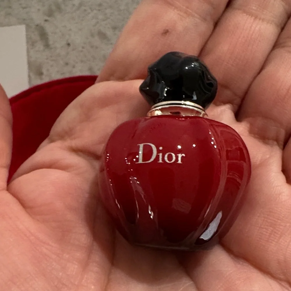 New in Box Dior Red Velvet Pouch with Miniature Perfume - Picture 5 of 10